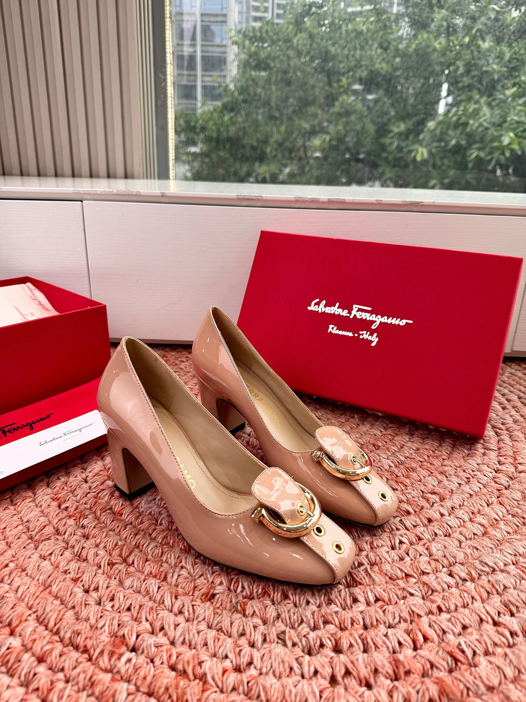 Ferragamo Gancini Pumps Light Pink Patent Leather 760466