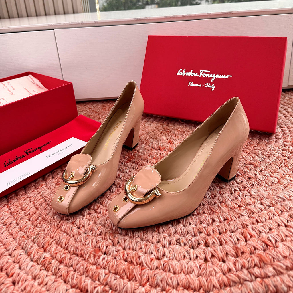 Ferragamo Gancini Pumps Light Pink Patent Leather 760466