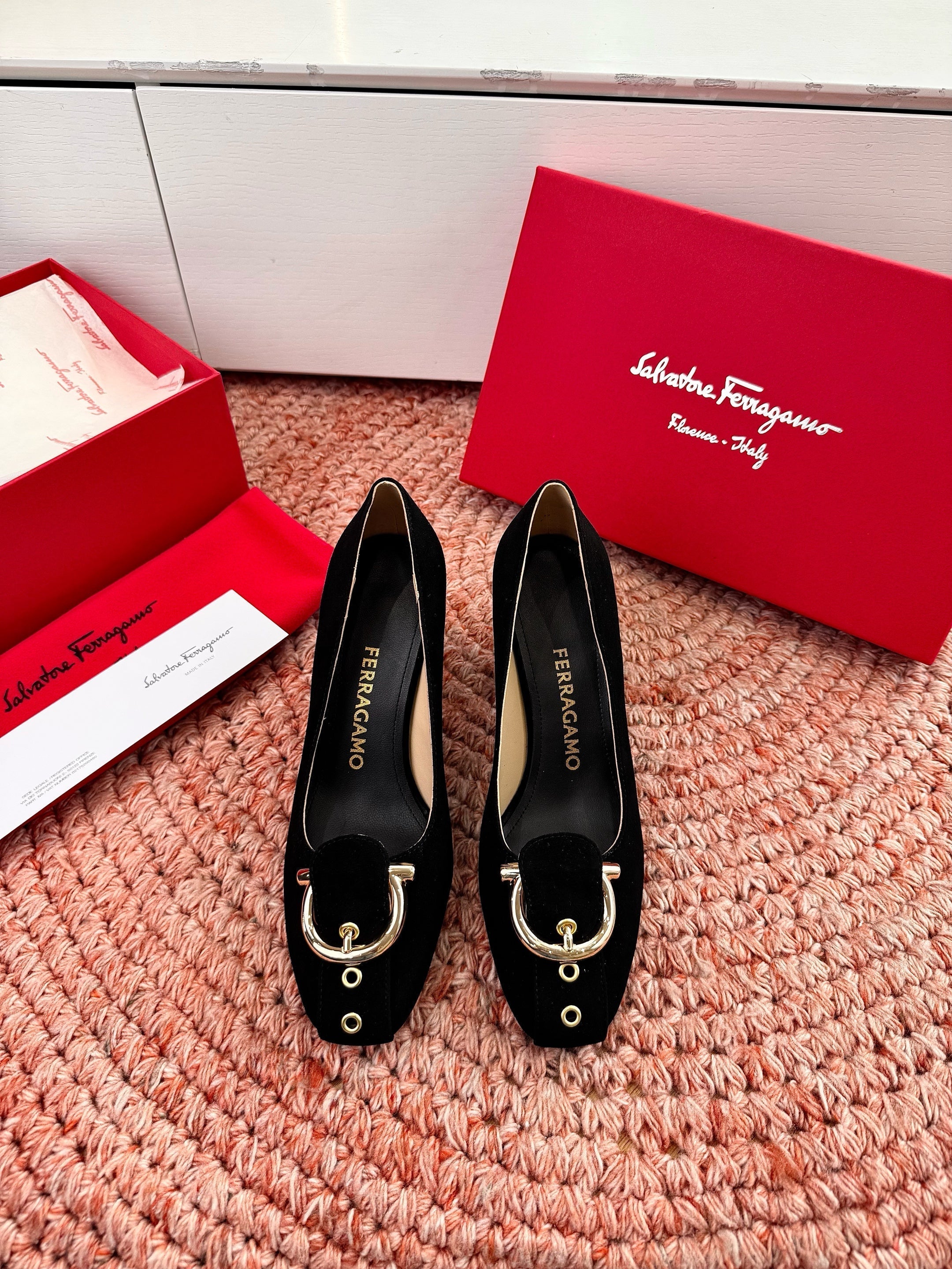 Ferragamo Gancini Pumps Black Suede 760468