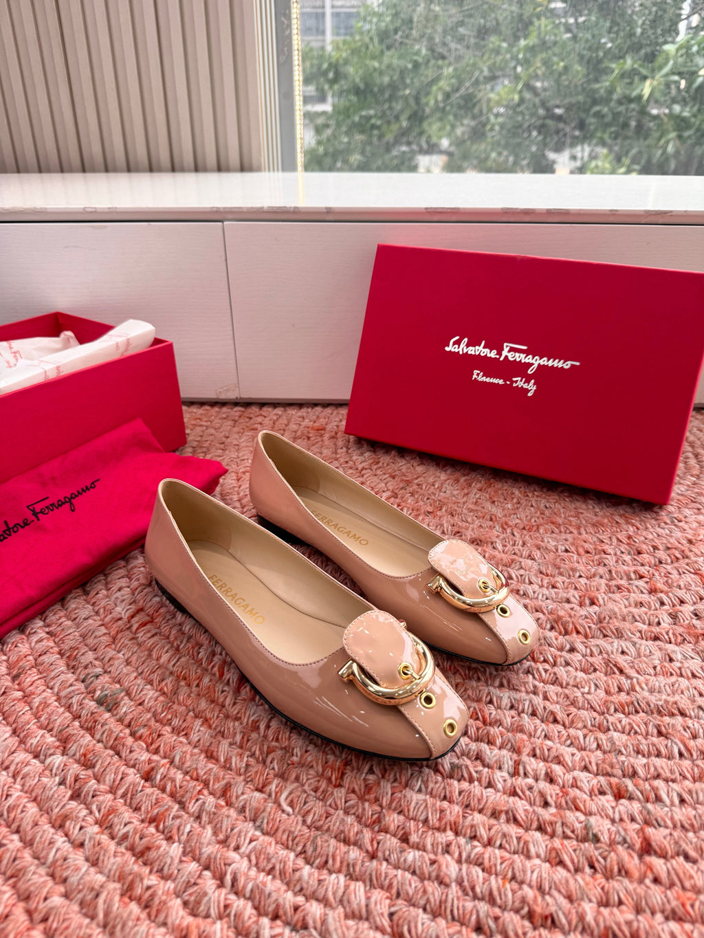 Ferragamo Gancini Ballet Flat Light Pink Patent Leather 760471