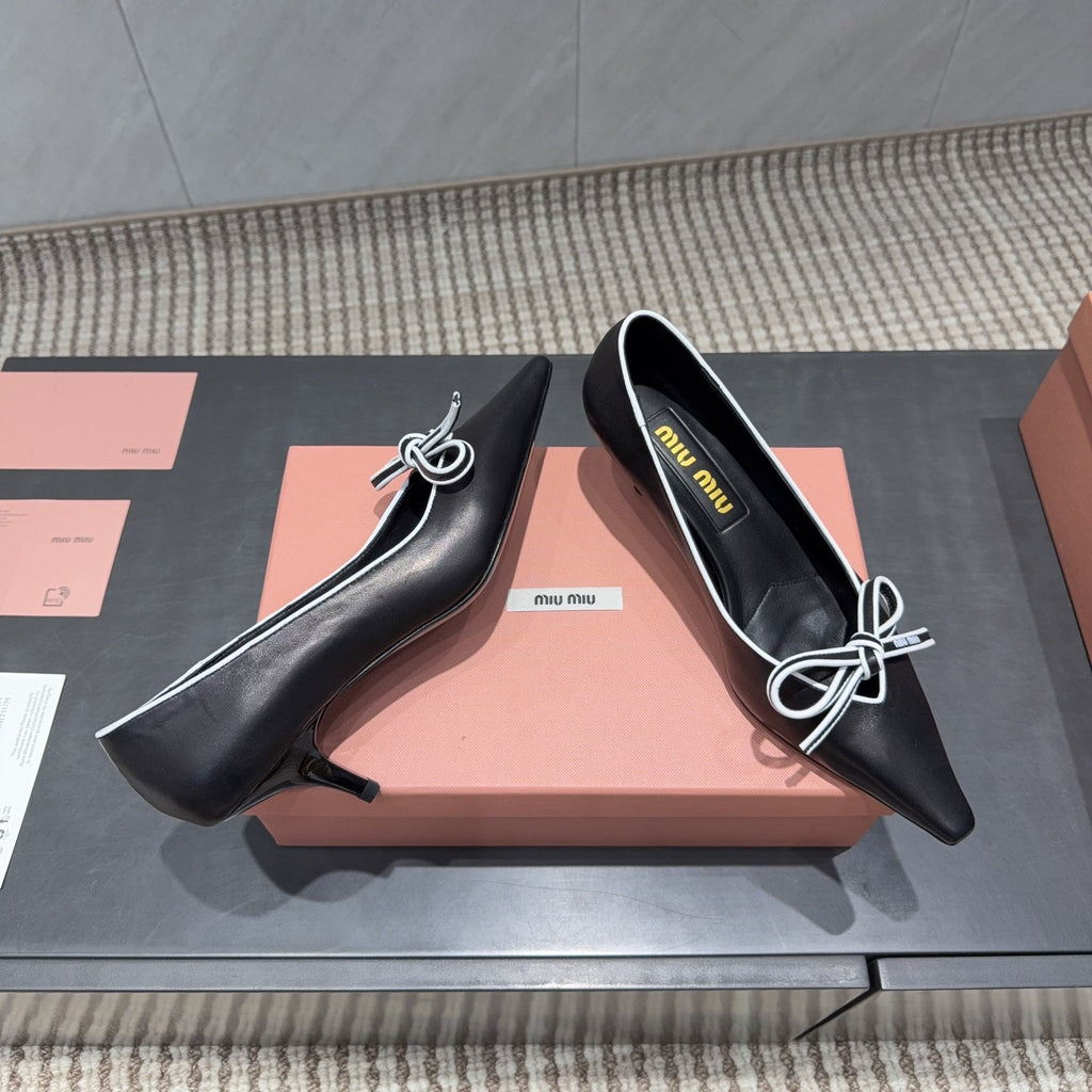 Miu 26s Pointed Toe Pumps 55mm In Black And White Calfskin With Bow