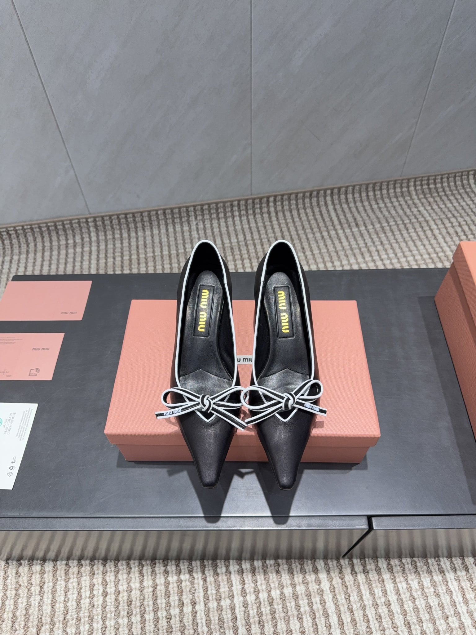 Miu 26s Pointed Toe Pumps 55mm In Black And White Calfskin With Bow