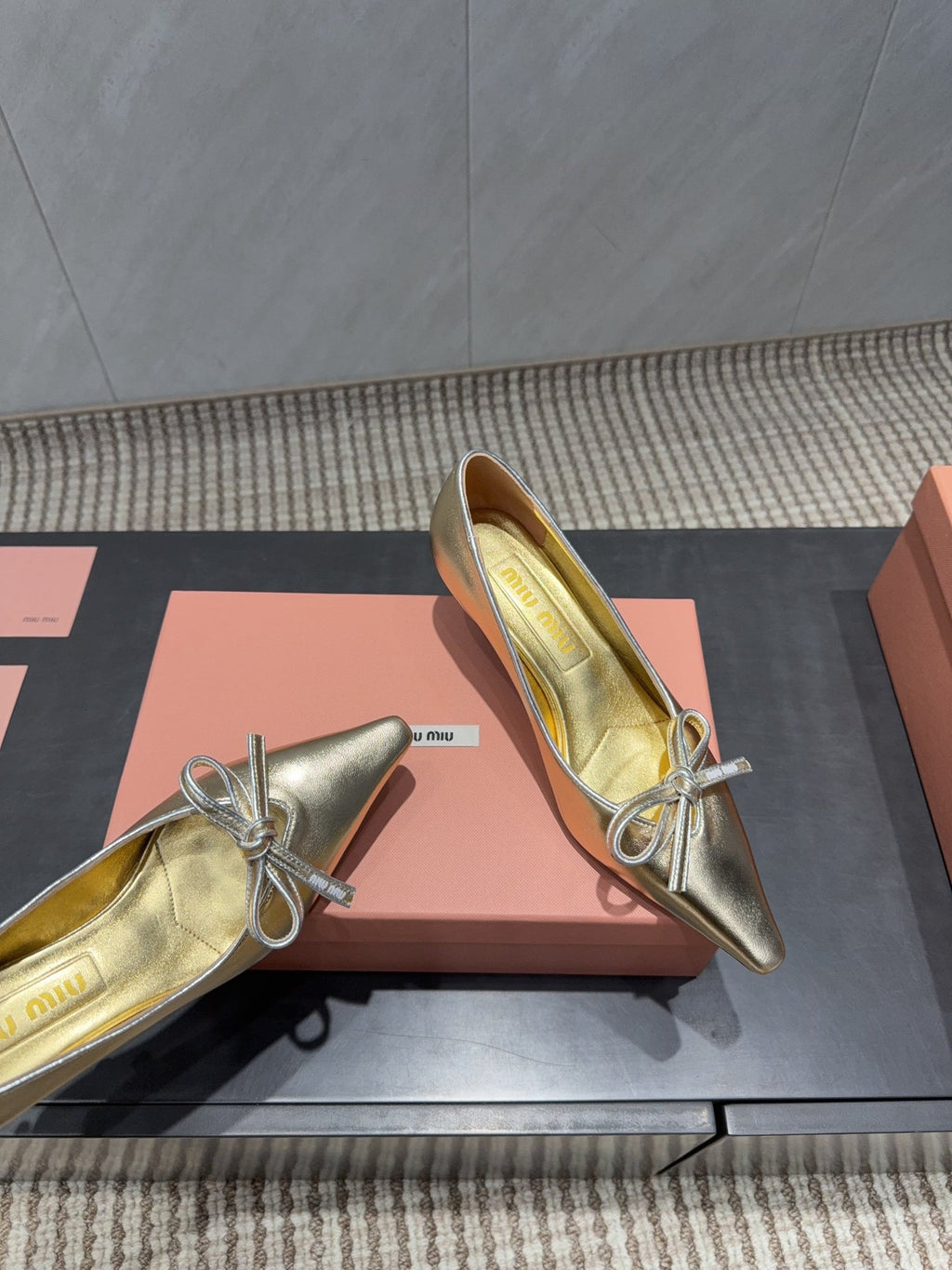 Miu 26s Pointed Toe Pumps 55mm In Gold Calfskin With Bow