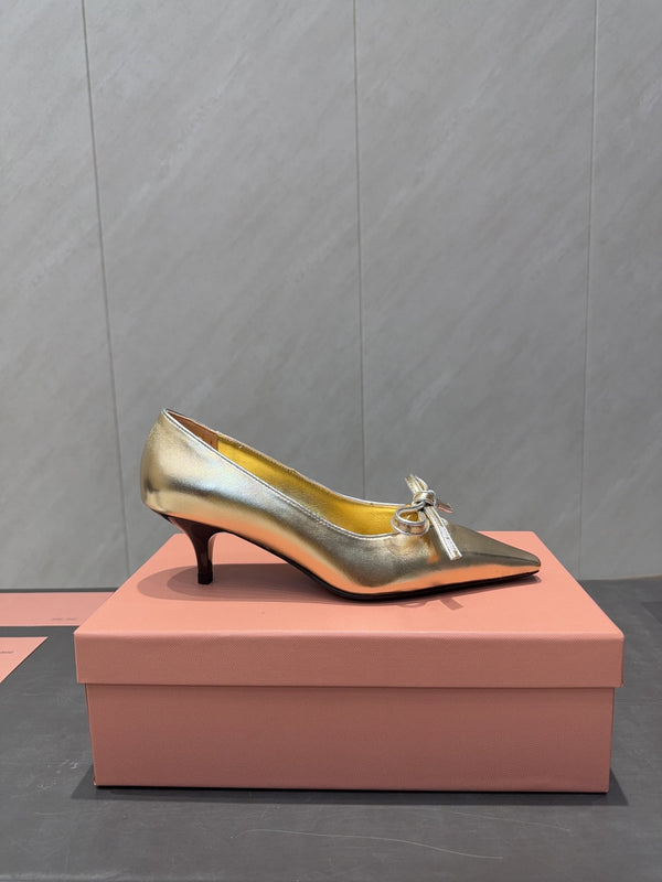 Miu 26s Pointed Toe Pumps 55mm In Gold Calfskin With Bow
