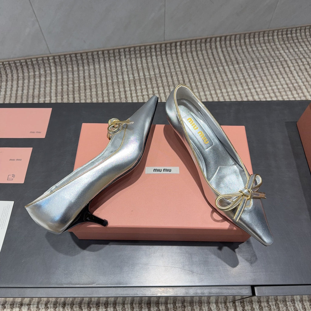 Miu 26s Pointed Toe Pumps 55mm In Silver Calfskin With Bow