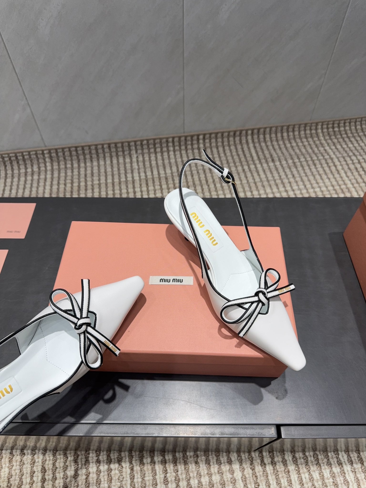 Miu 26s Slingback 55mm In White And Black Calfskin With Bow