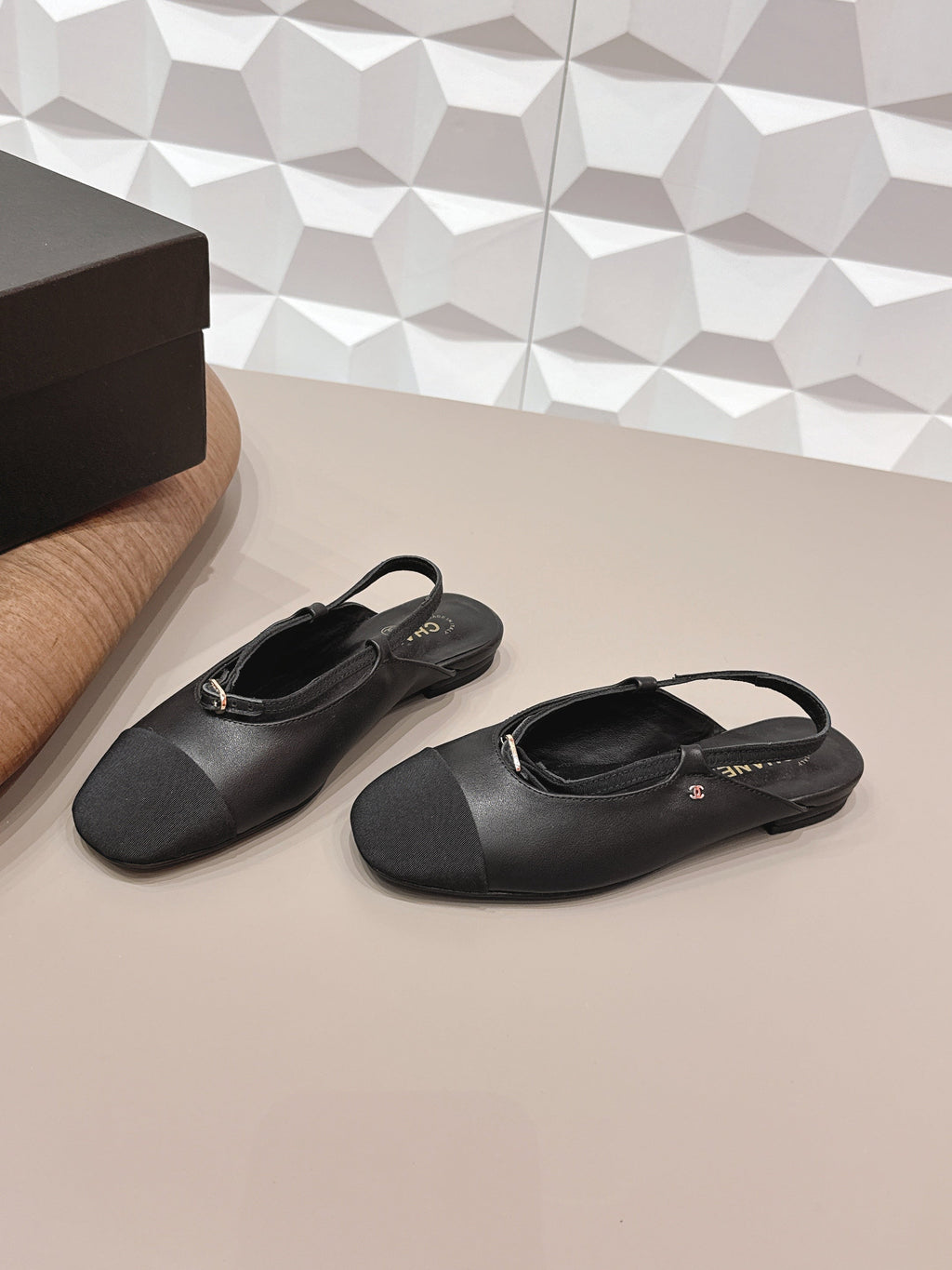 CC 26s Round-Toe Open-Back Flats Black Fabric Leather 613254