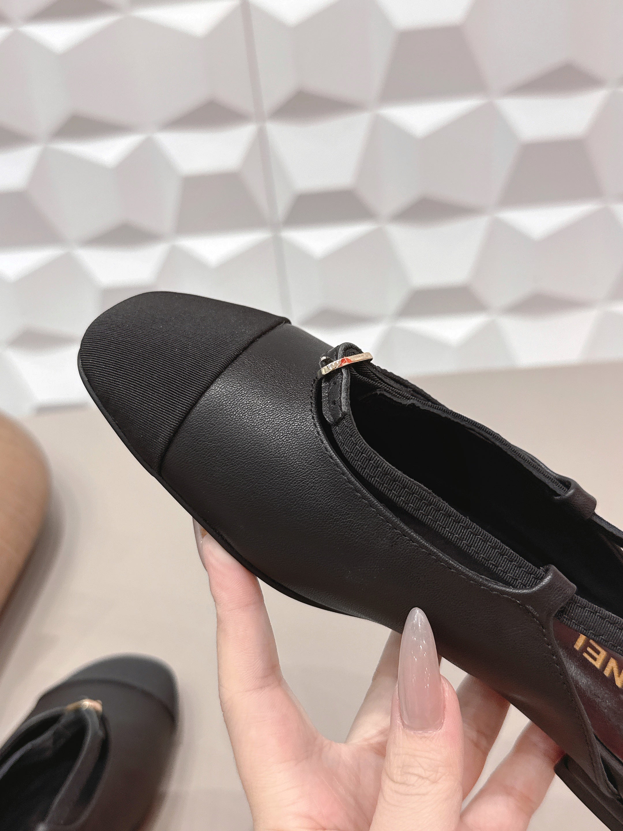 CC 26s Round-Toe Open-Back Flats Black Fabric Leather 613254