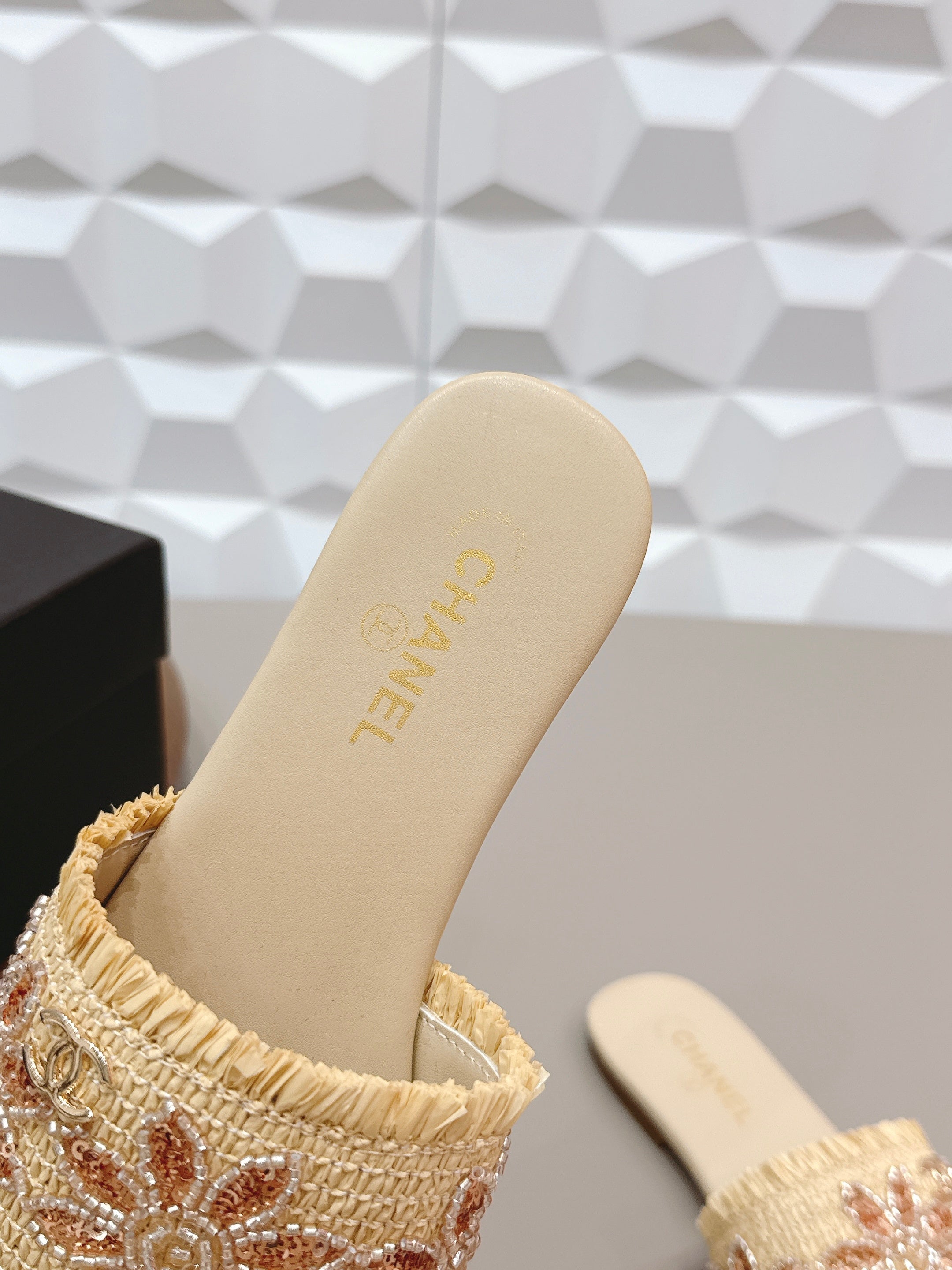 CC 26s Flat Sandals Beige Straw Leather 613265