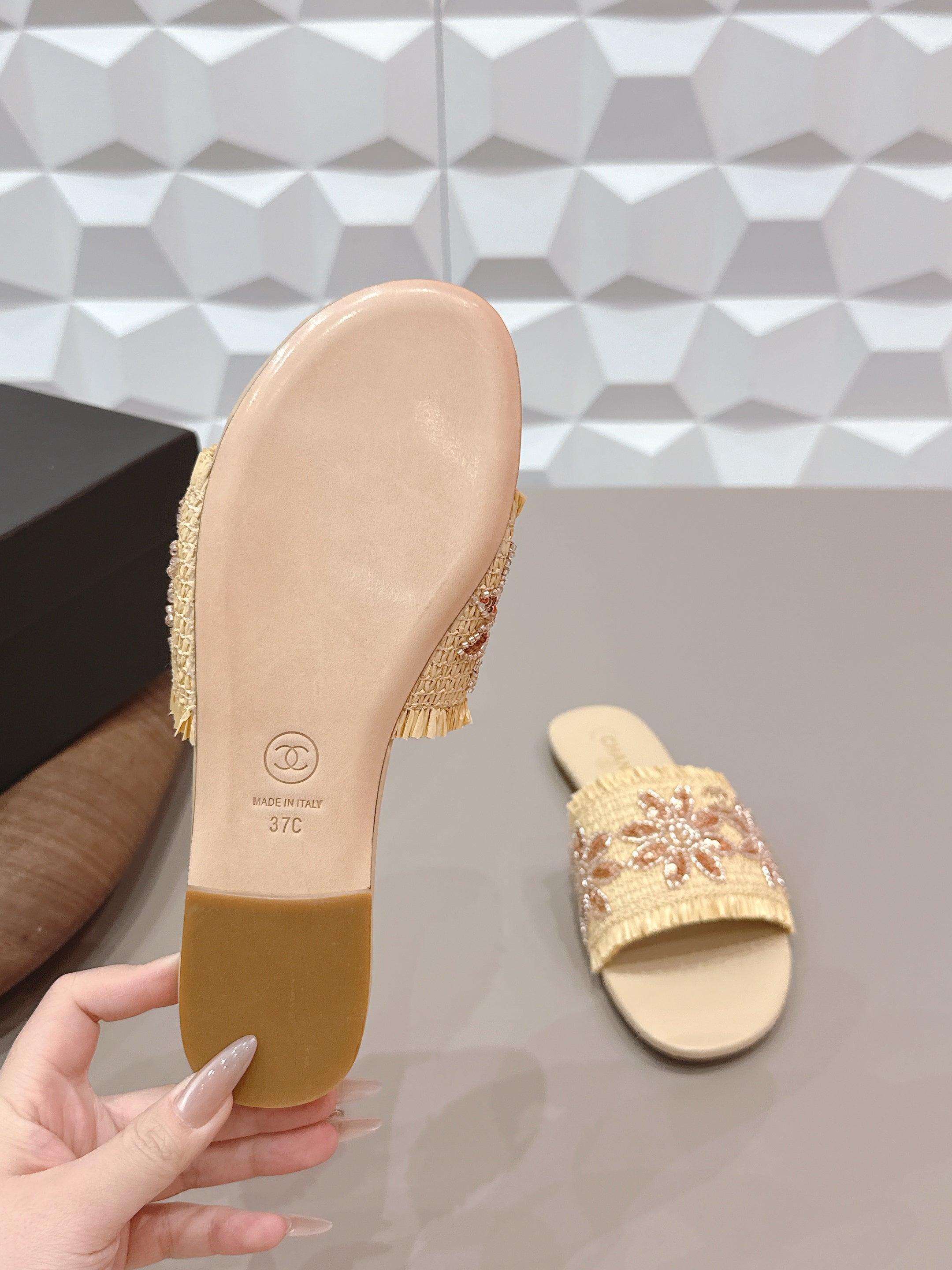 CC 26s Flat Sandals Beige Straw Leather 613265