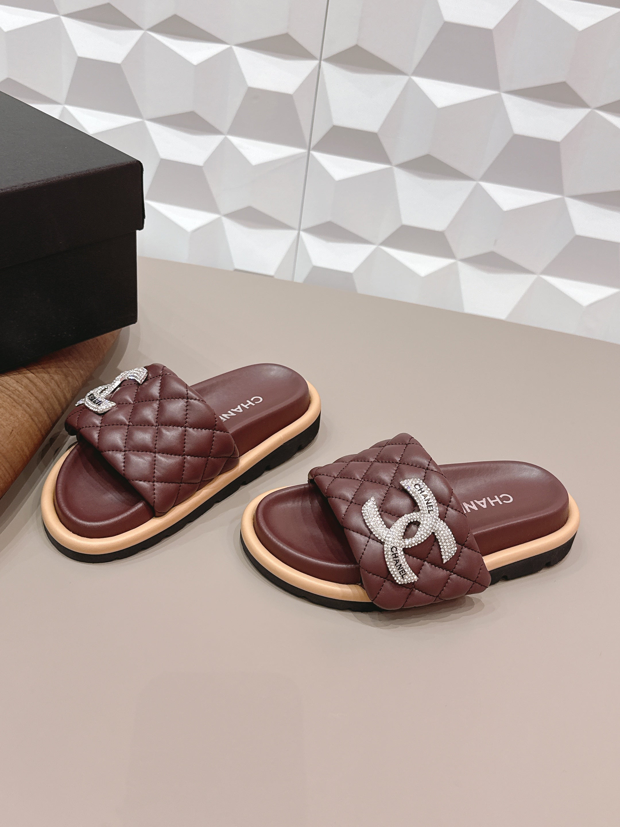 CC 26s Sandals Double C Buckle Burgundy Quilted Leather 613267