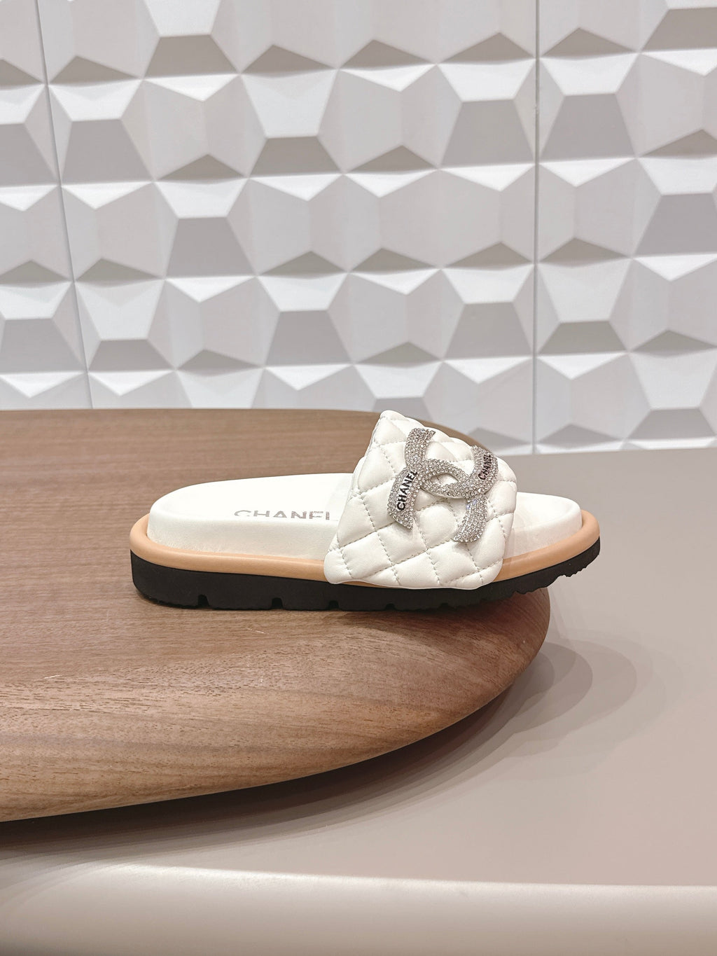 CC 26s Sandals Double C Buckle White Quilted Leather 613270