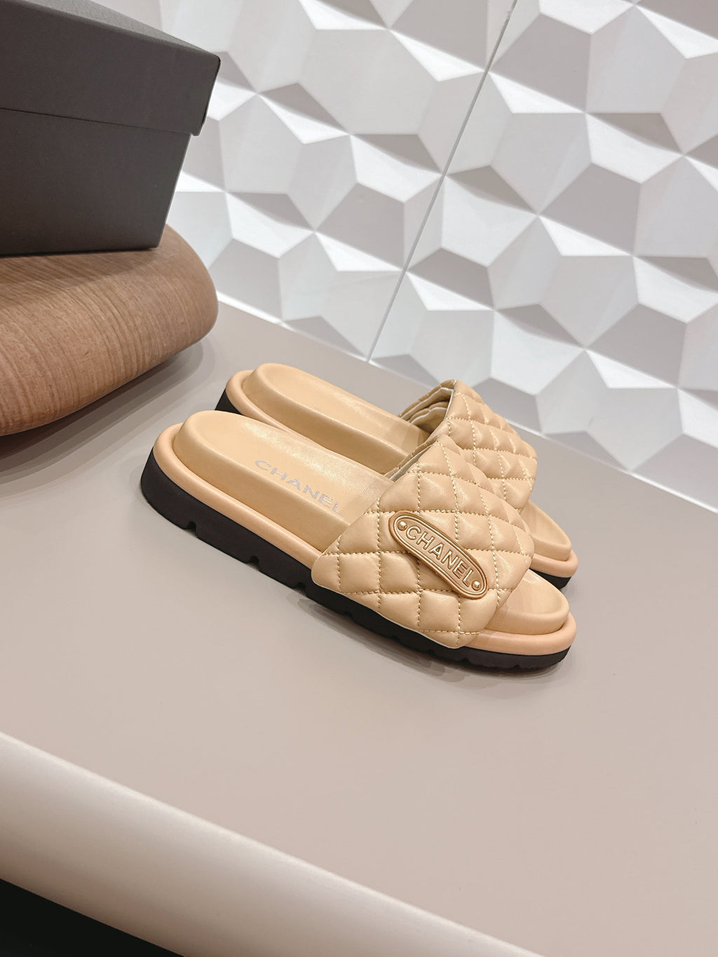 CC 26s Sandals Buckle Beige Quilted Leather 613274