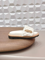 CC 26s Sandals Buckle White Quilted Leather 613275