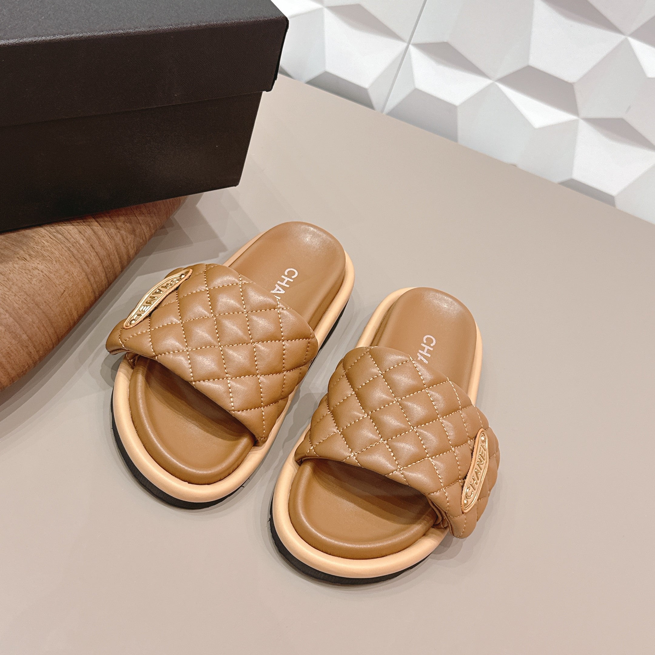 CC 26s Sandals Buckle Brown Quilted Leather 613273