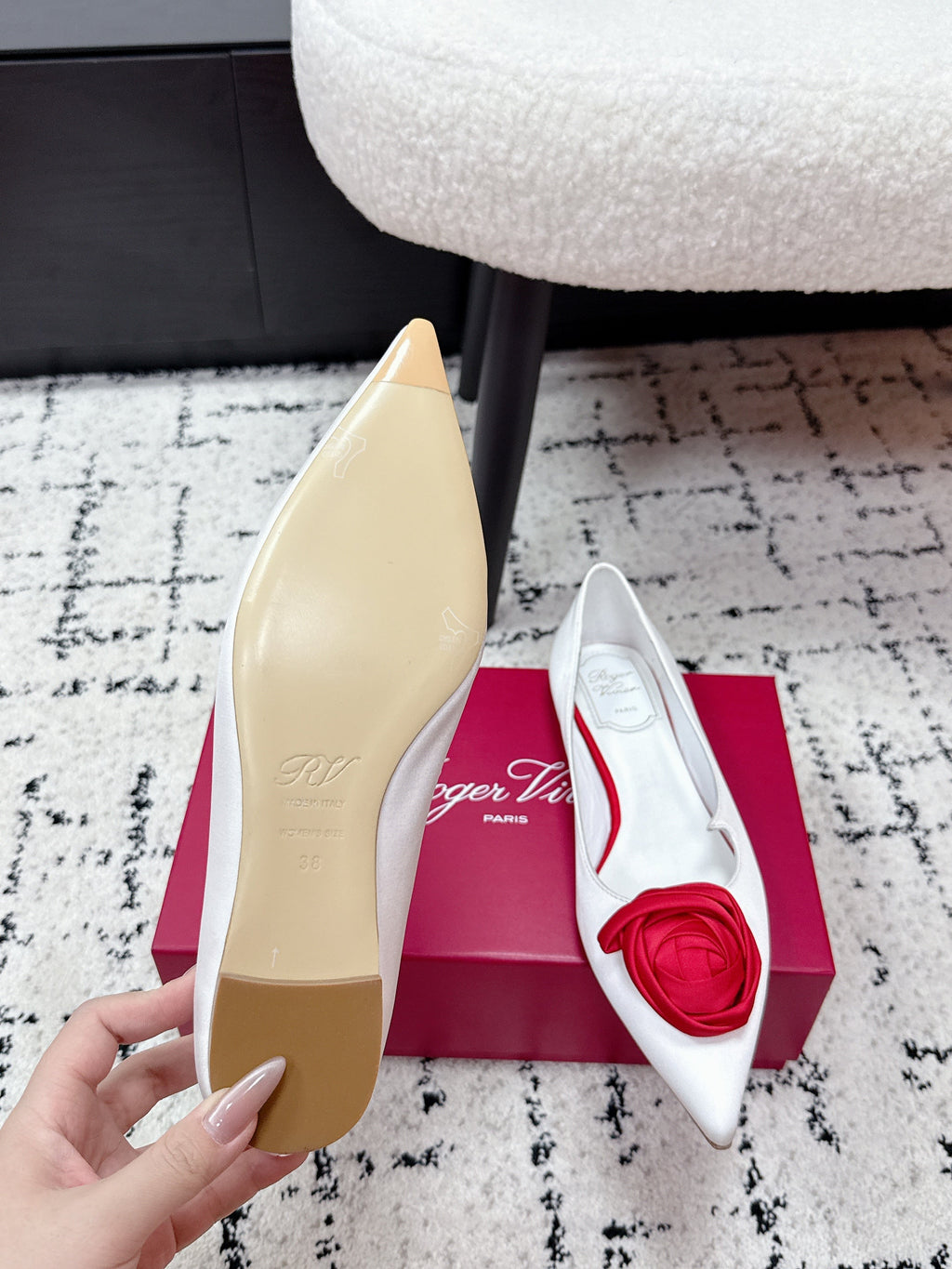 RV Rose Vivier Flower Slingback Flat White Red Satin 617288