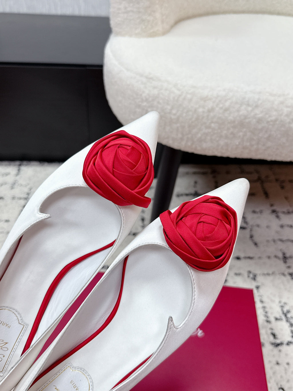 RV Rose Vivier Flower Slingback Flat White Red Satin 617288