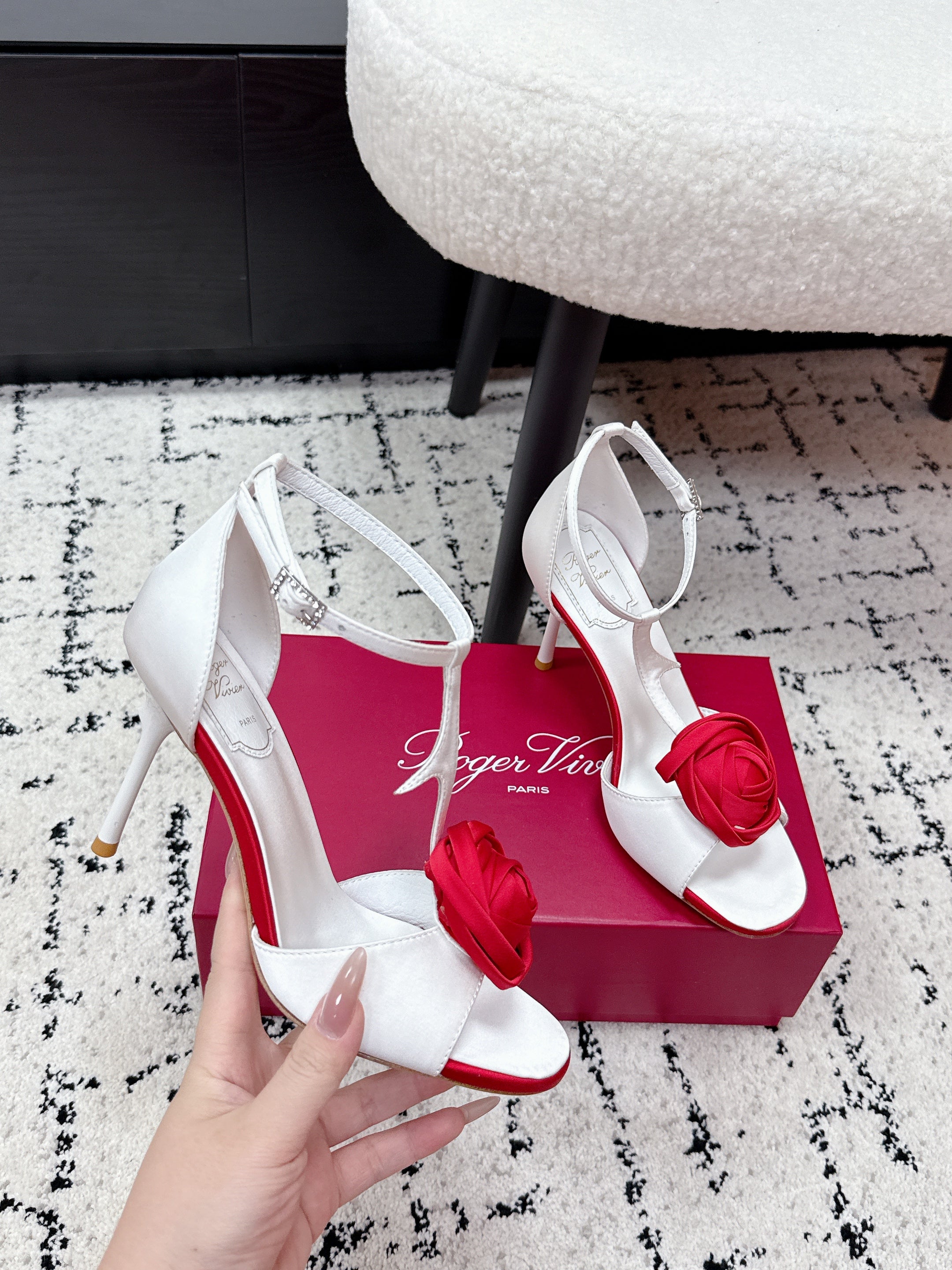 RV Rose Vivier Flower Sandal 10cm White Red Satin 617300