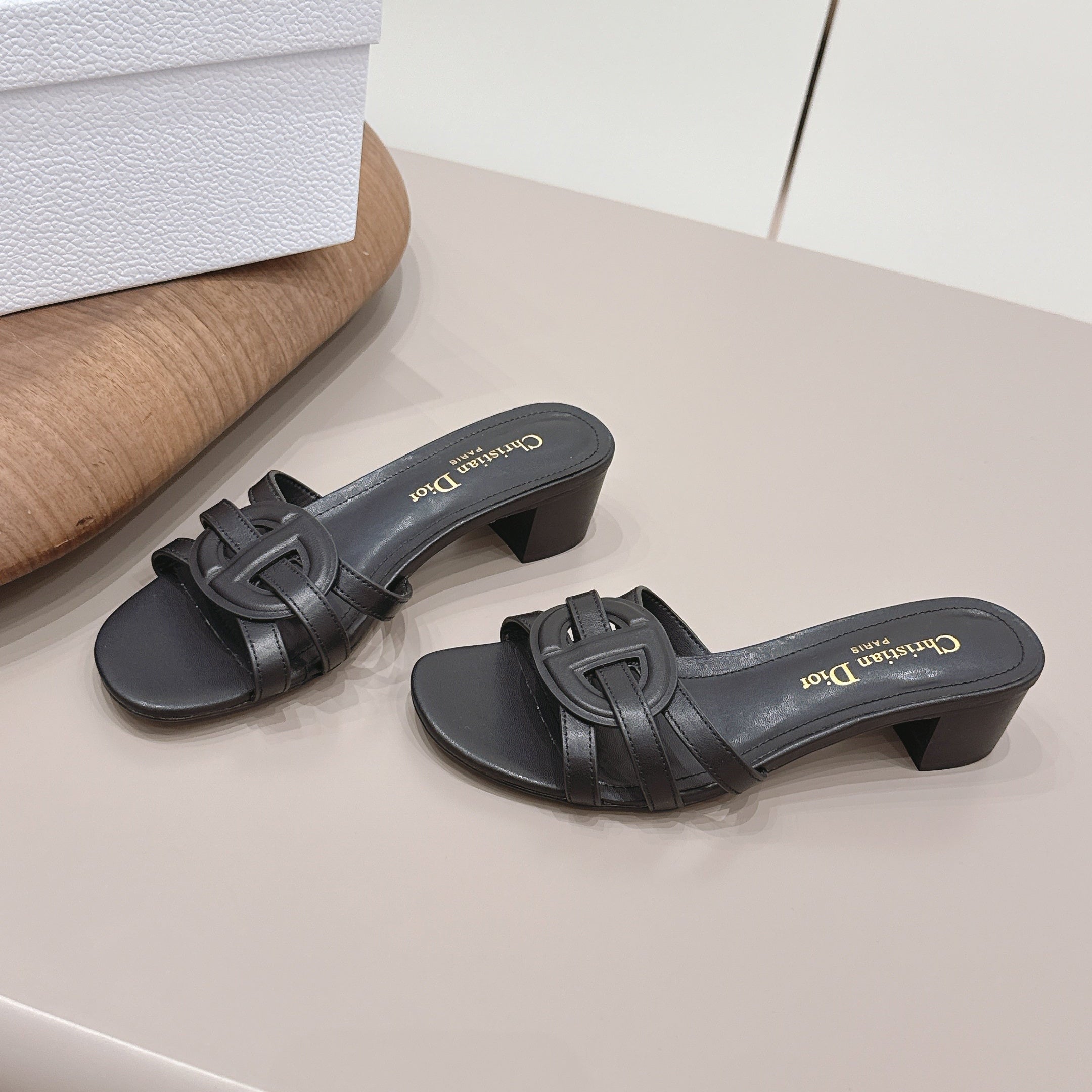CD 26s D-Club Sandal 4.5cm Black Calfskin 738241