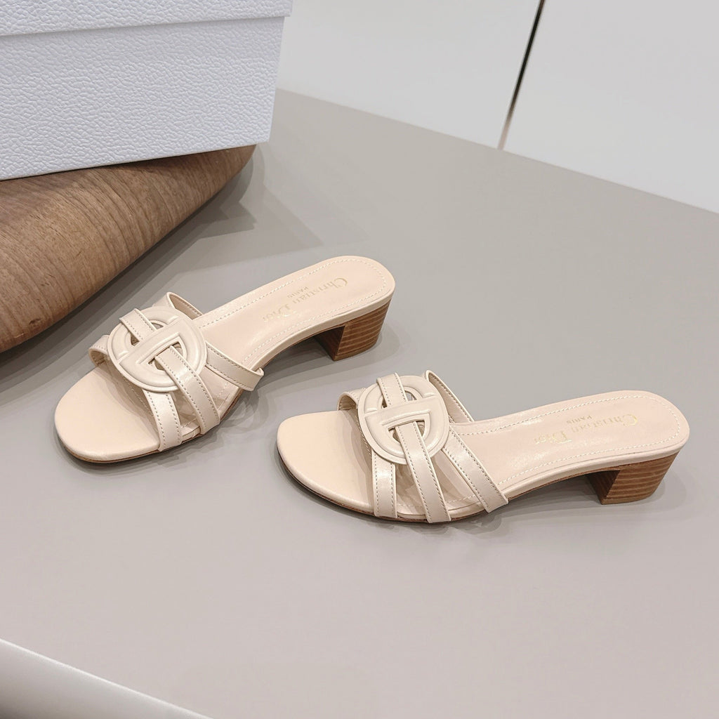 CD 26s D-Club Sandal 4.5cm Beige Calfskin 738243