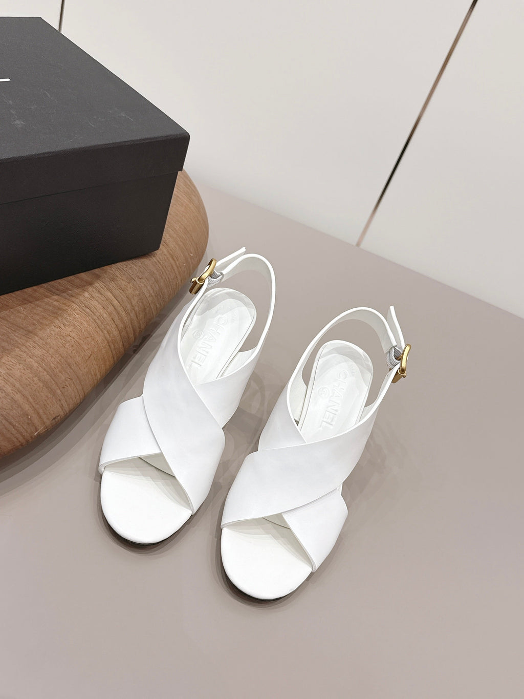 CC 26s Round-Toe Square-Heeled Sandals 7.5cm White Leather
