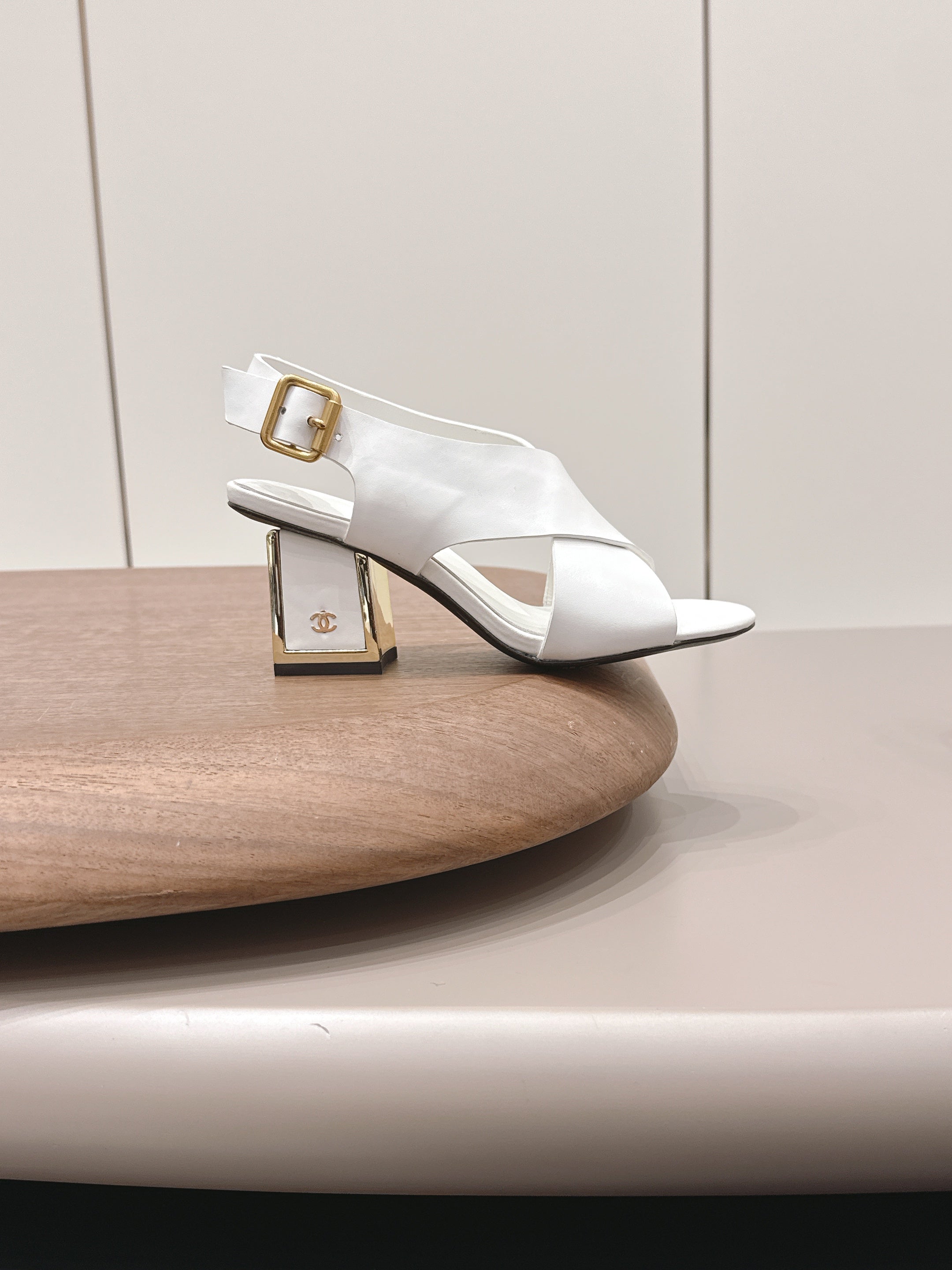 CC 26s Round-Toe Square-Heeled Sandals 7.5cm White Leather