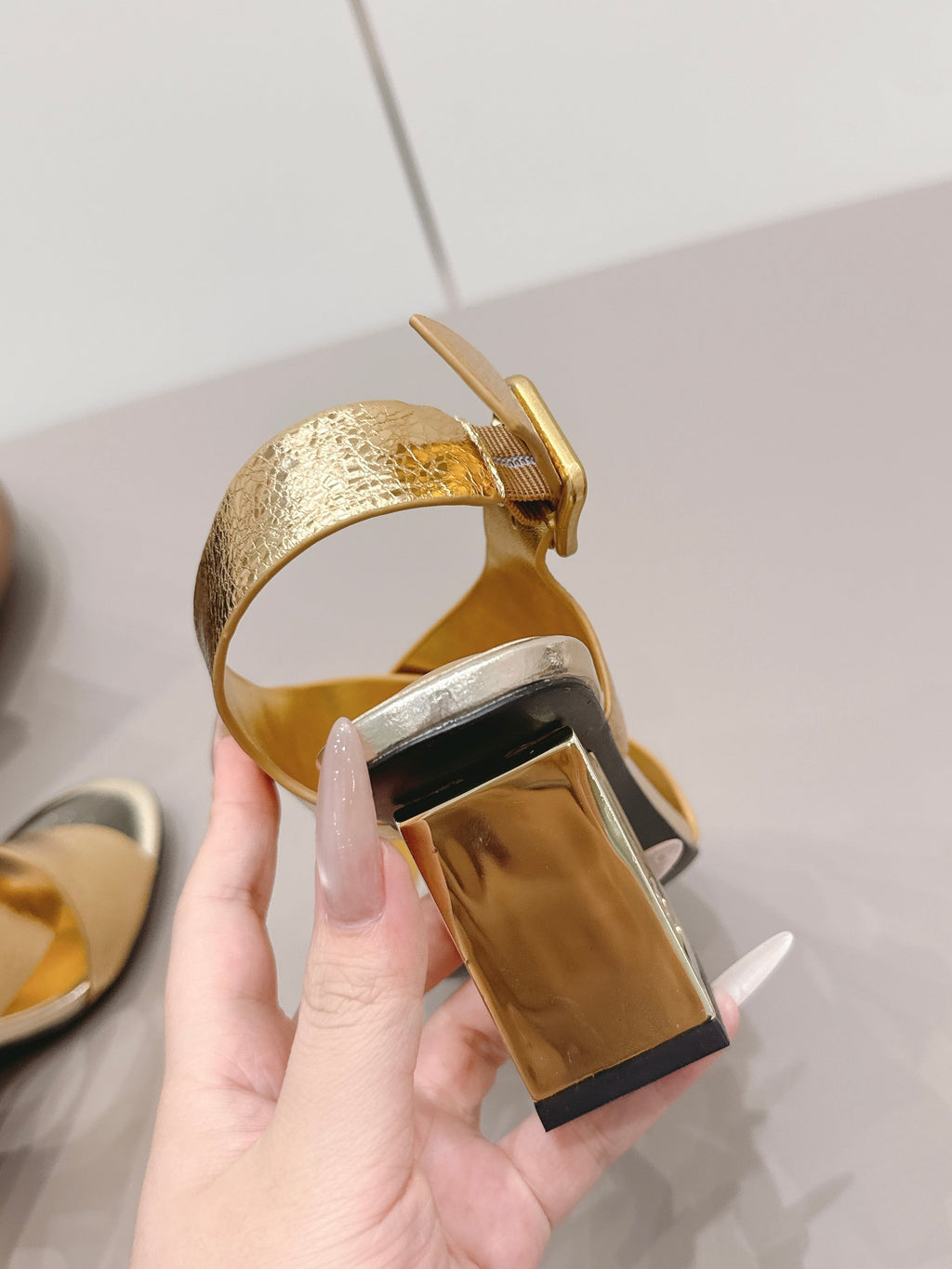 CC 26s Round-Toe Square-Heeled Sandals 7.5cm Gold Leather