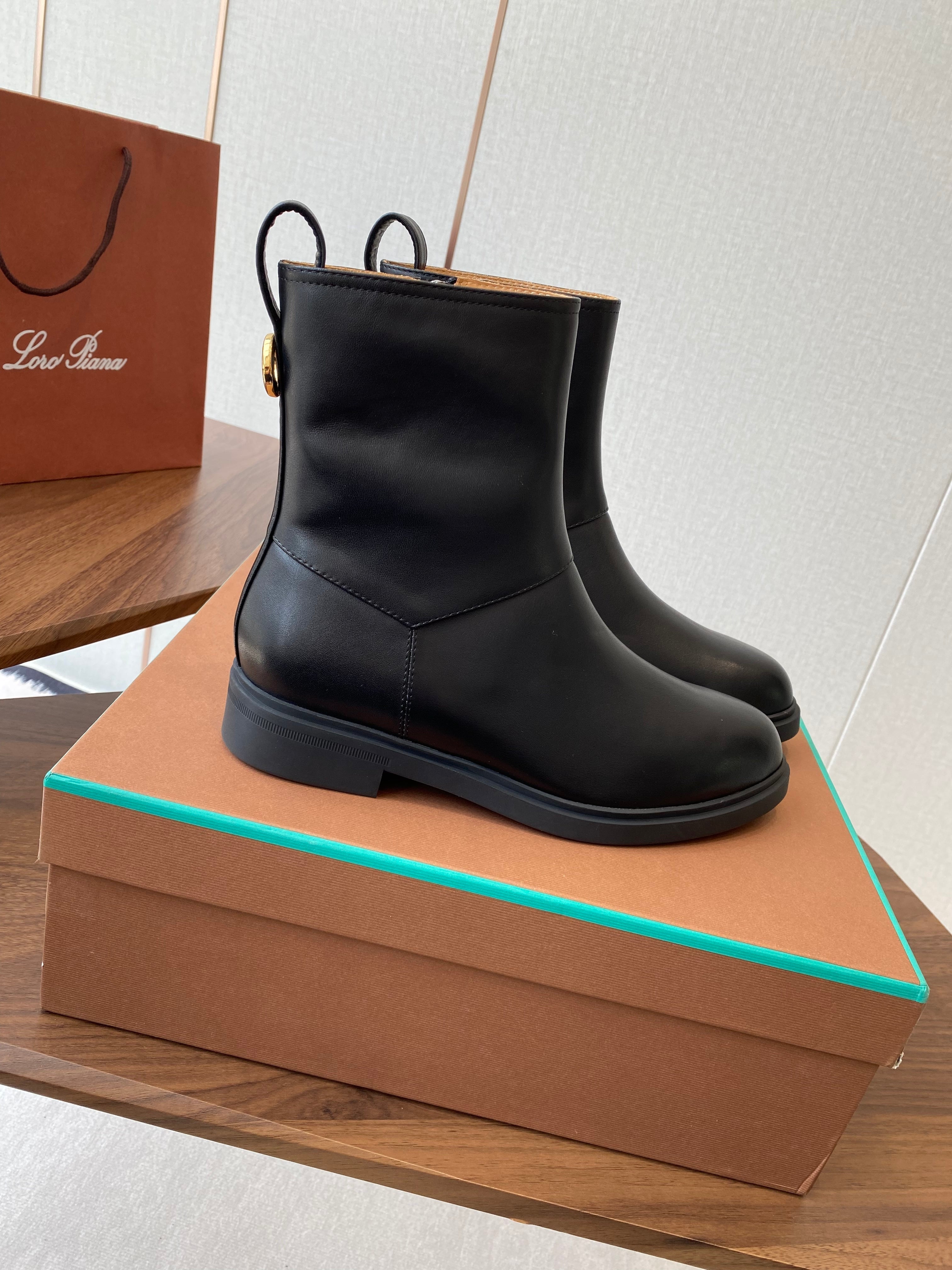 LP latest short boots black calfskin 388110