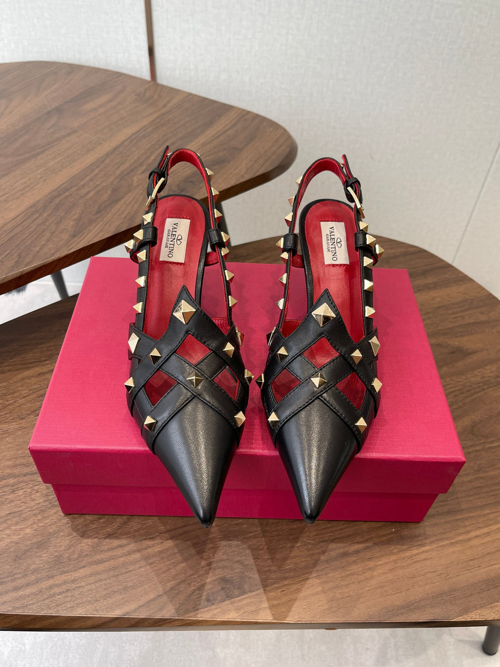 VT Studdy Pumps 65mm Black Red Leather 624354