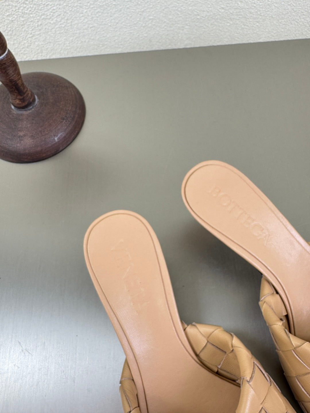 BV Blink Mule 5cm Buff Beige Intrecciato Leather