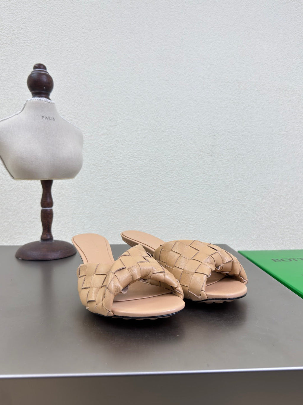 BV Blink Mule 5cm Buff Beige Intrecciato Leather