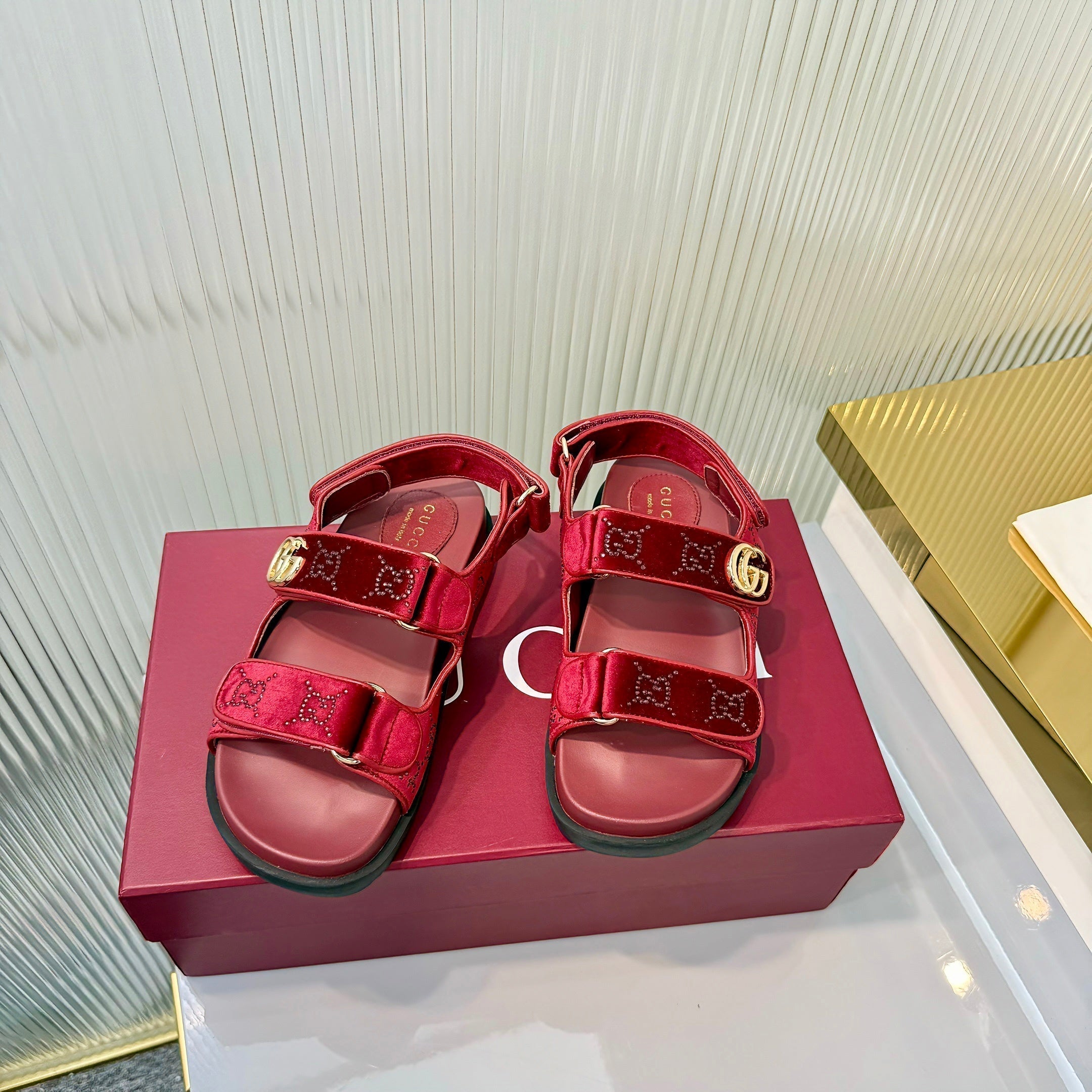 GG 26s Dad Sandals Red Leather Velvet 714863