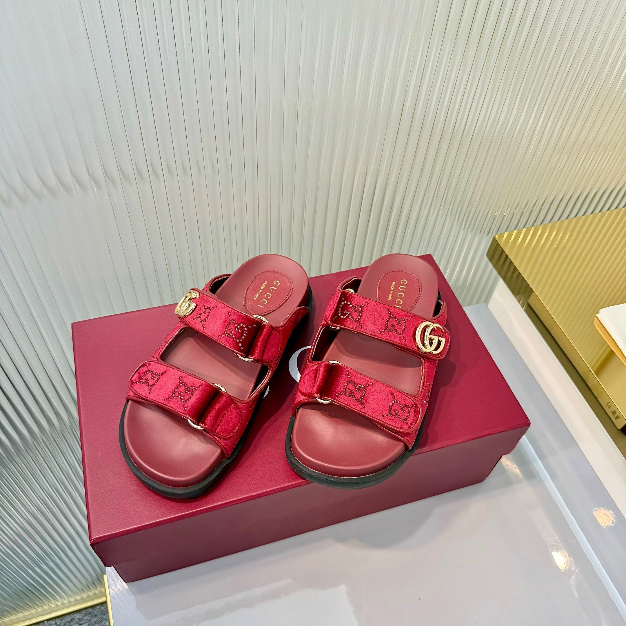 GG 26s Dad Mule Sandals Red Leather Velvet 714865
