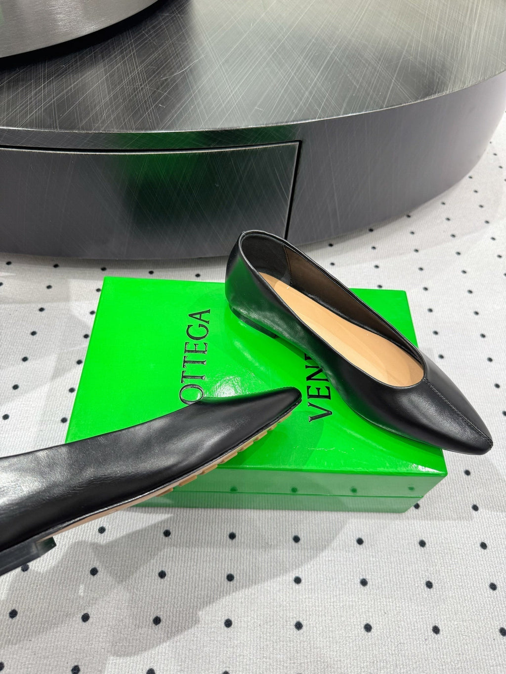 BV 26s Ballet Flats Black Calfskin