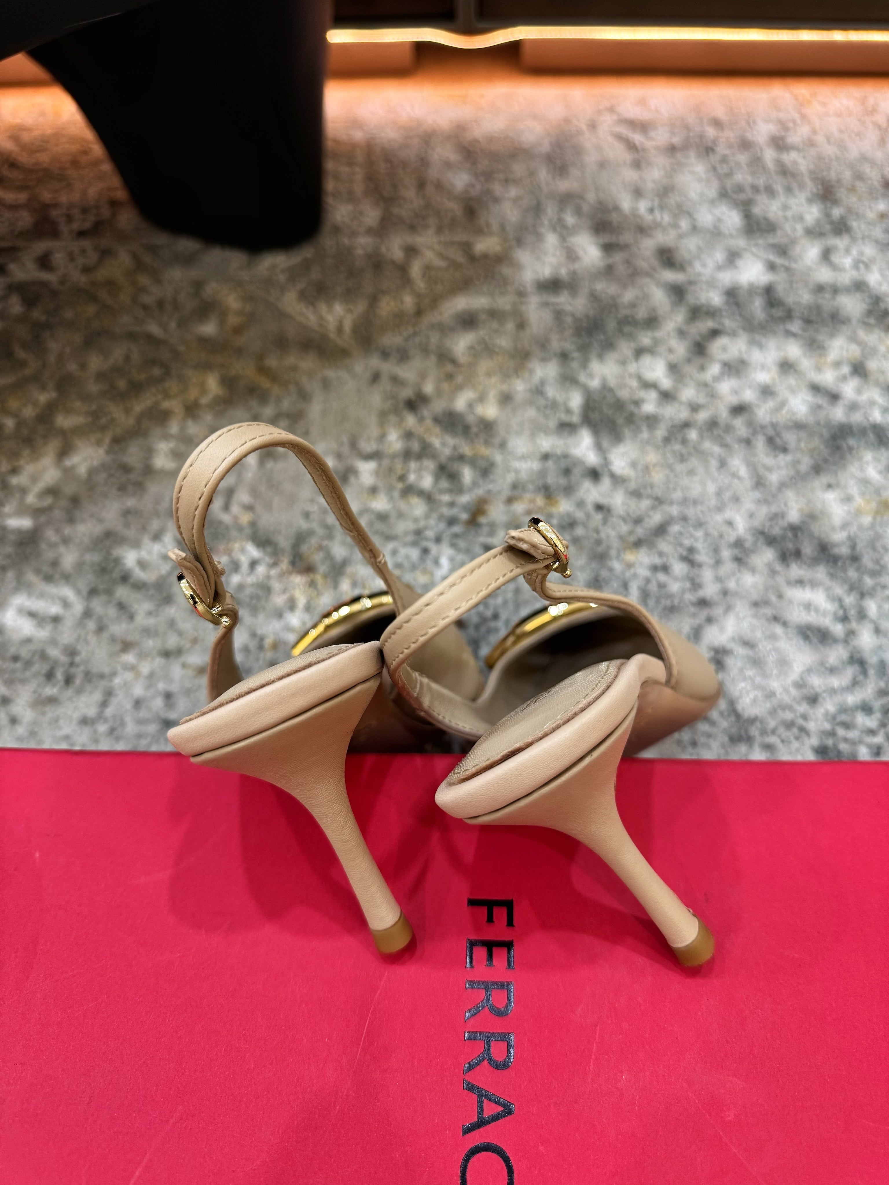 Ferragamo Maxi Gancini Slingback 7.5cm Beige Cowhide