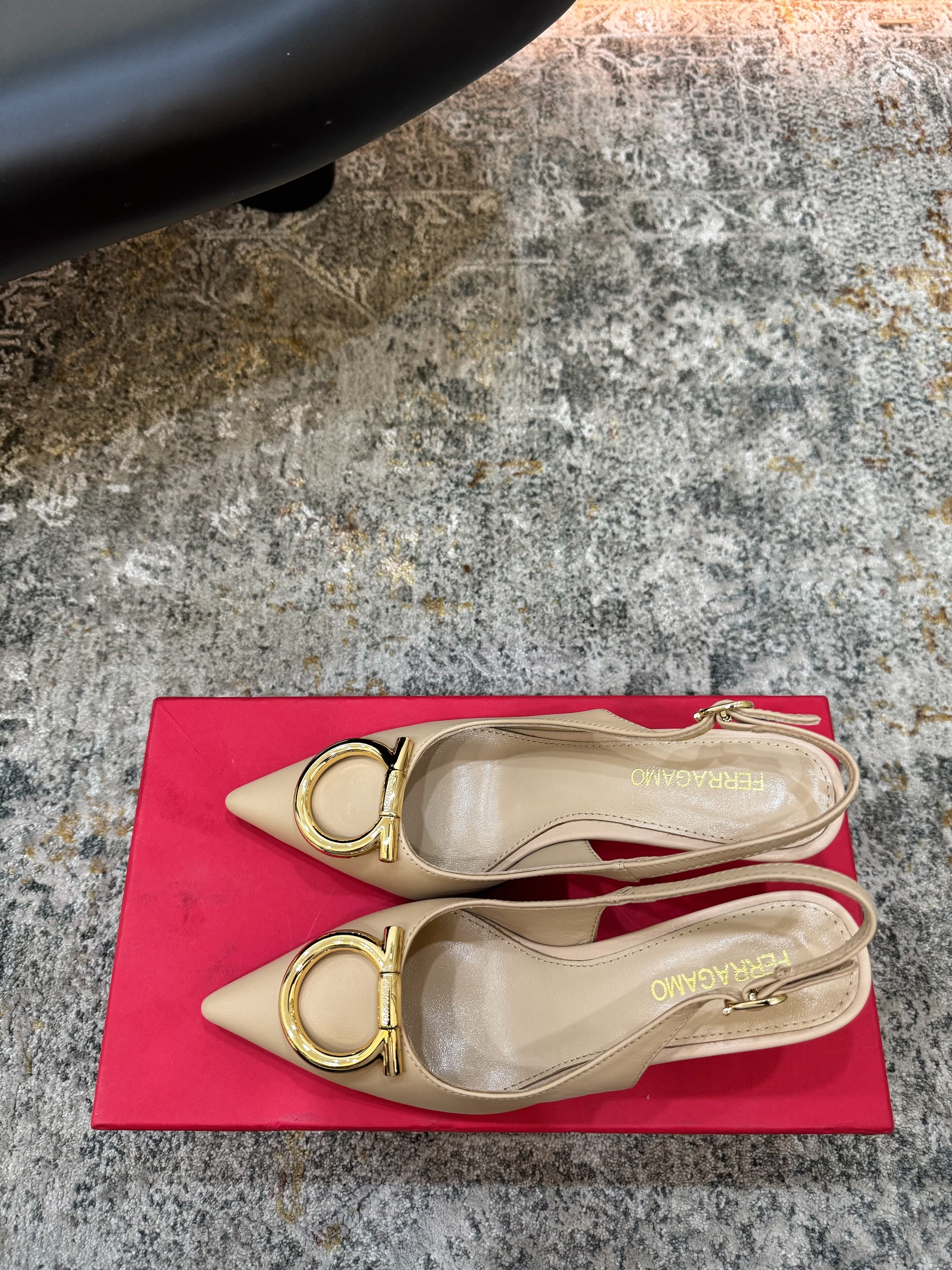 Ferragamo Maxi Gancini Slingback 7.5cm Beige Cowhide