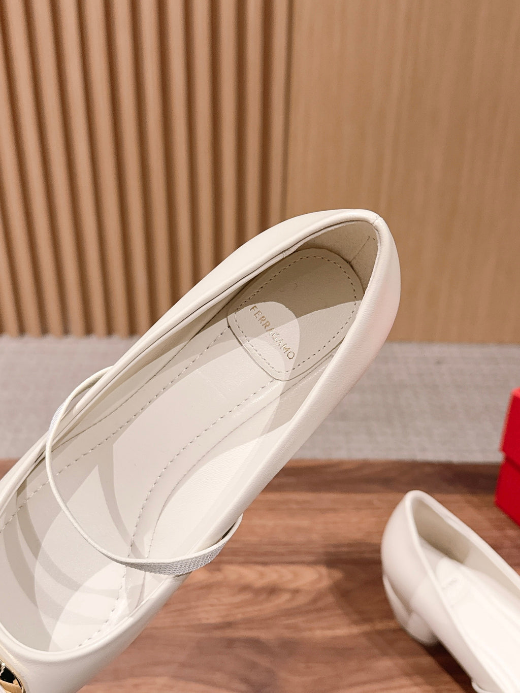 Ferragamo Vara Bow Mary Jane 3cm White Glossy Leather 693002