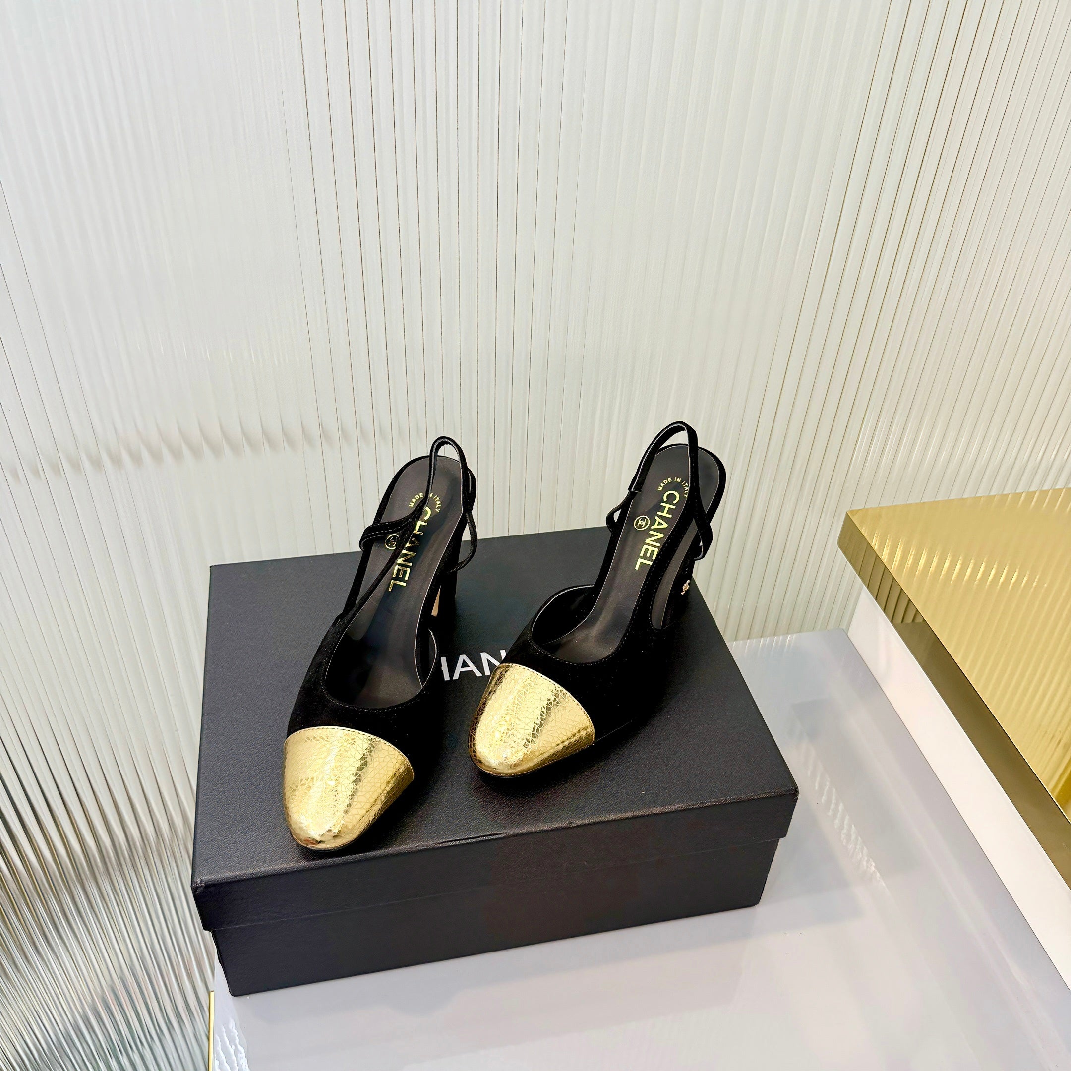 CC 26 Slingback High Heel 9cm Black Gold Suede 714013