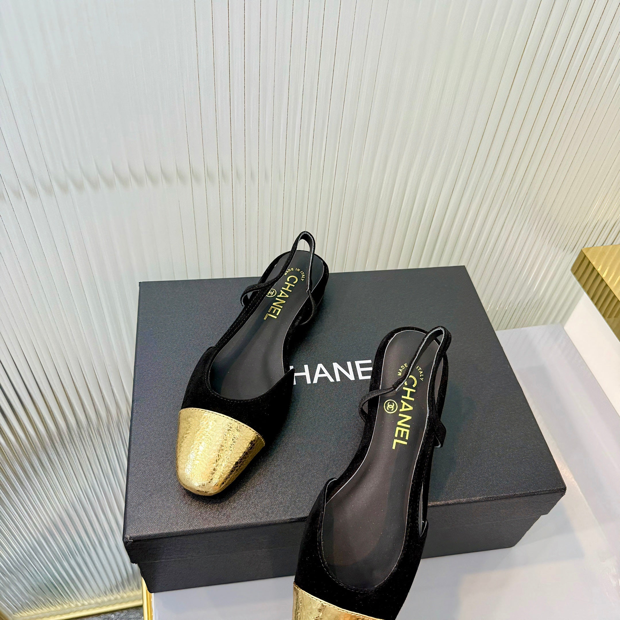 CC 26 Slingback Flat Black Gold Lambskin 714028