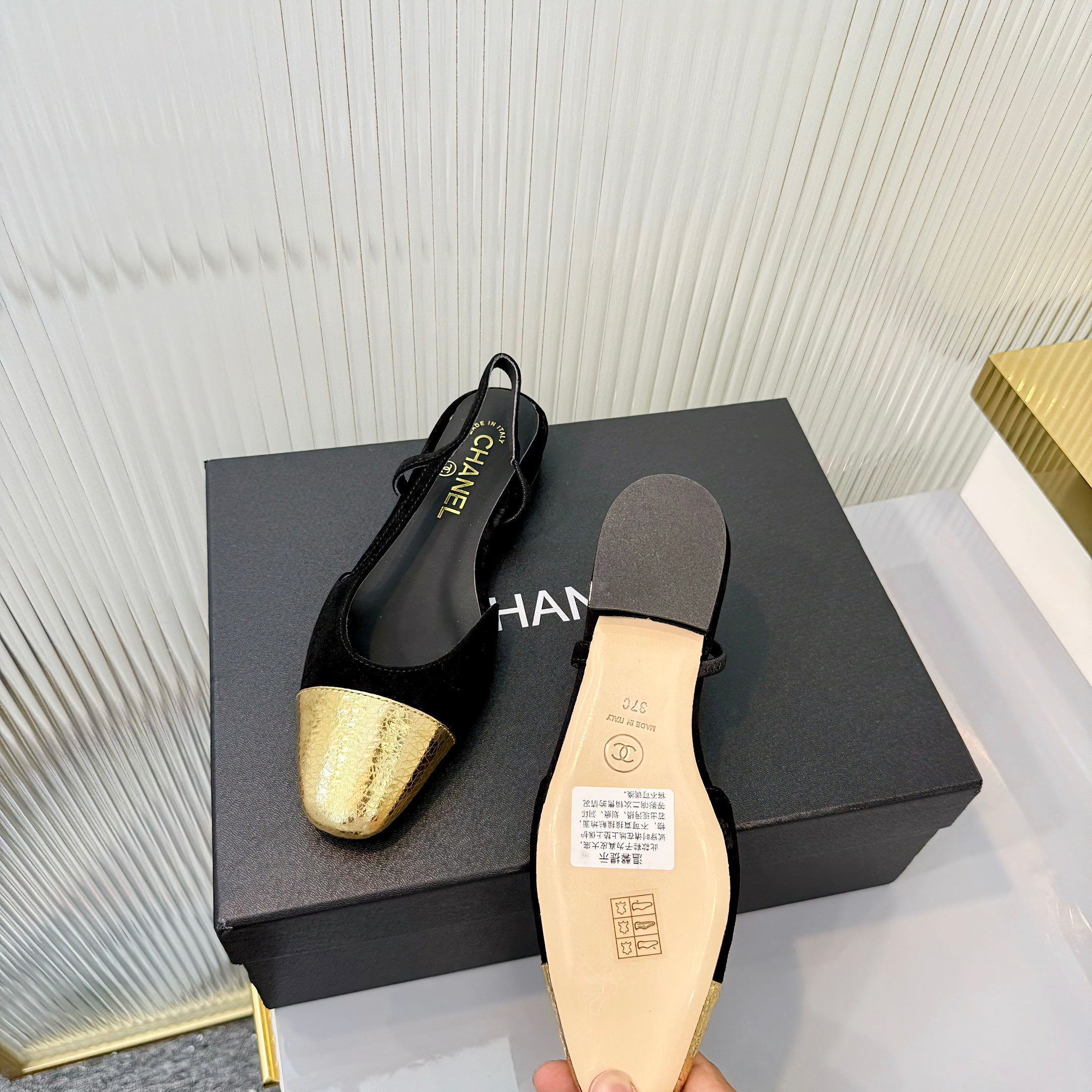 CC 26 Slingback Flat Black Gold Lambskin 714028