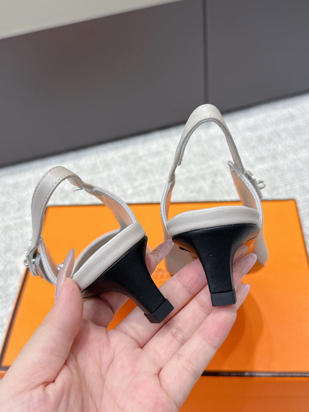 HM Lover Pump 40mm Taupe Grey Calfskin 461890