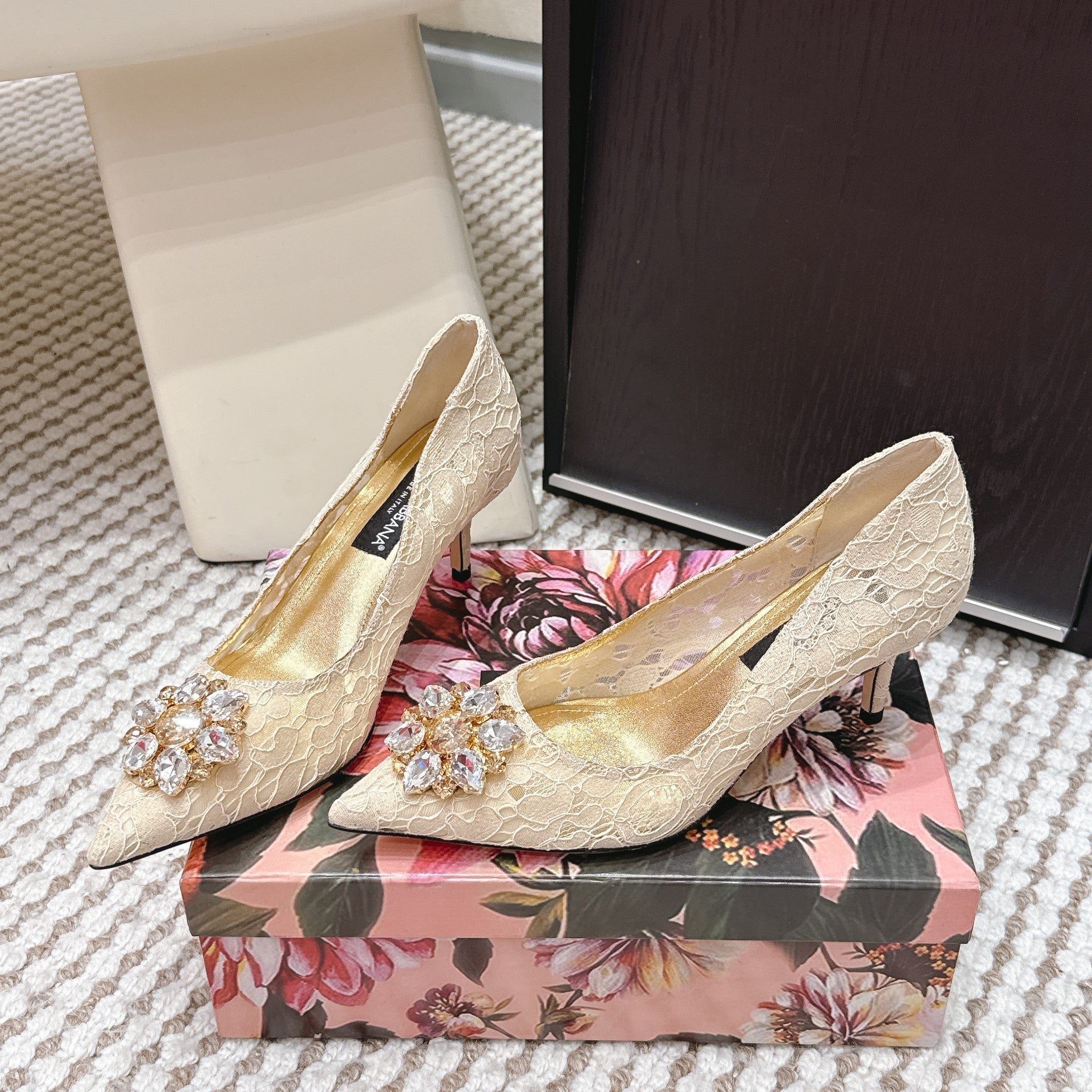 DG Pumps Crystals 6.5cm Beige Taormina Lace 663080