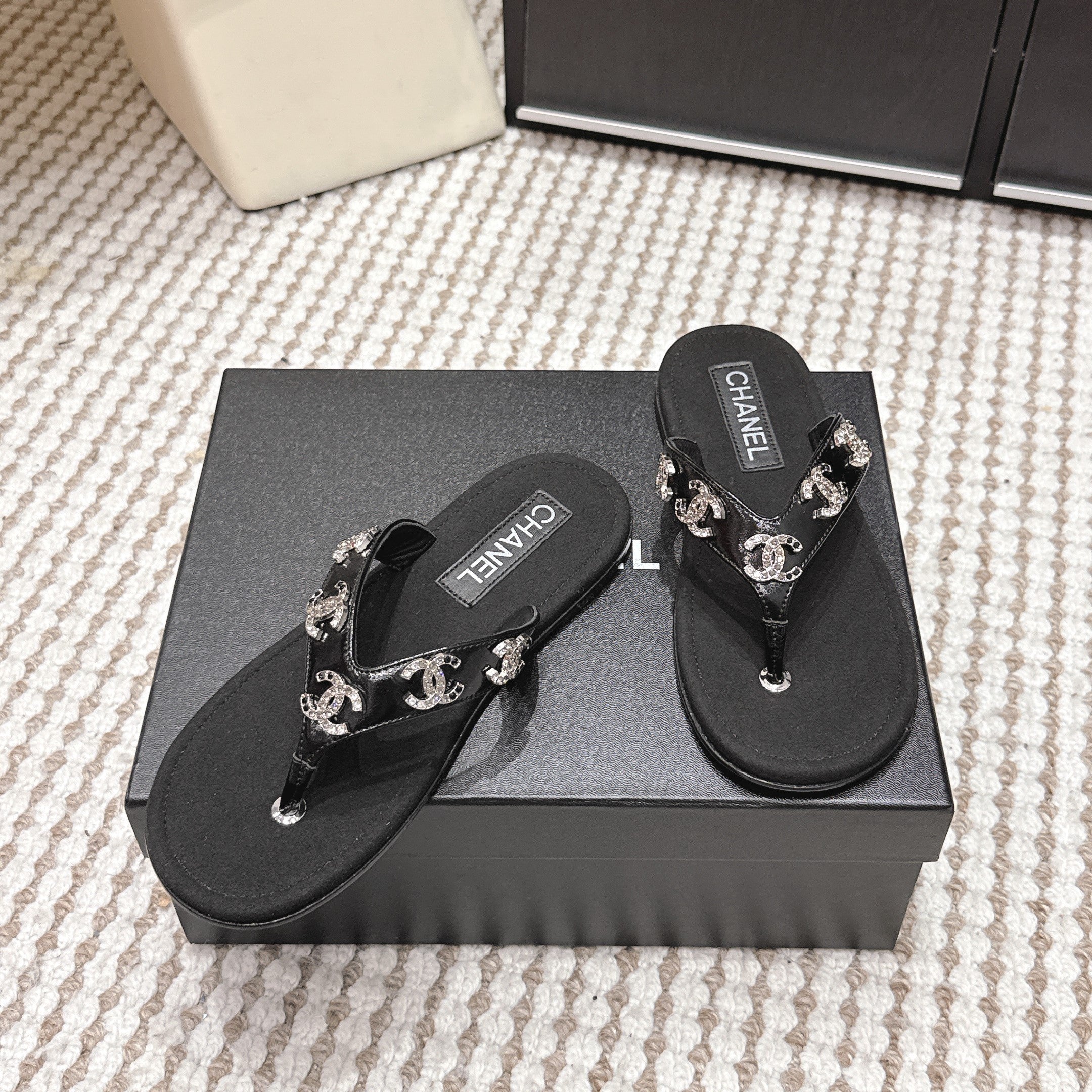CC 26s Flip-Flop Black Sheepskin 632357