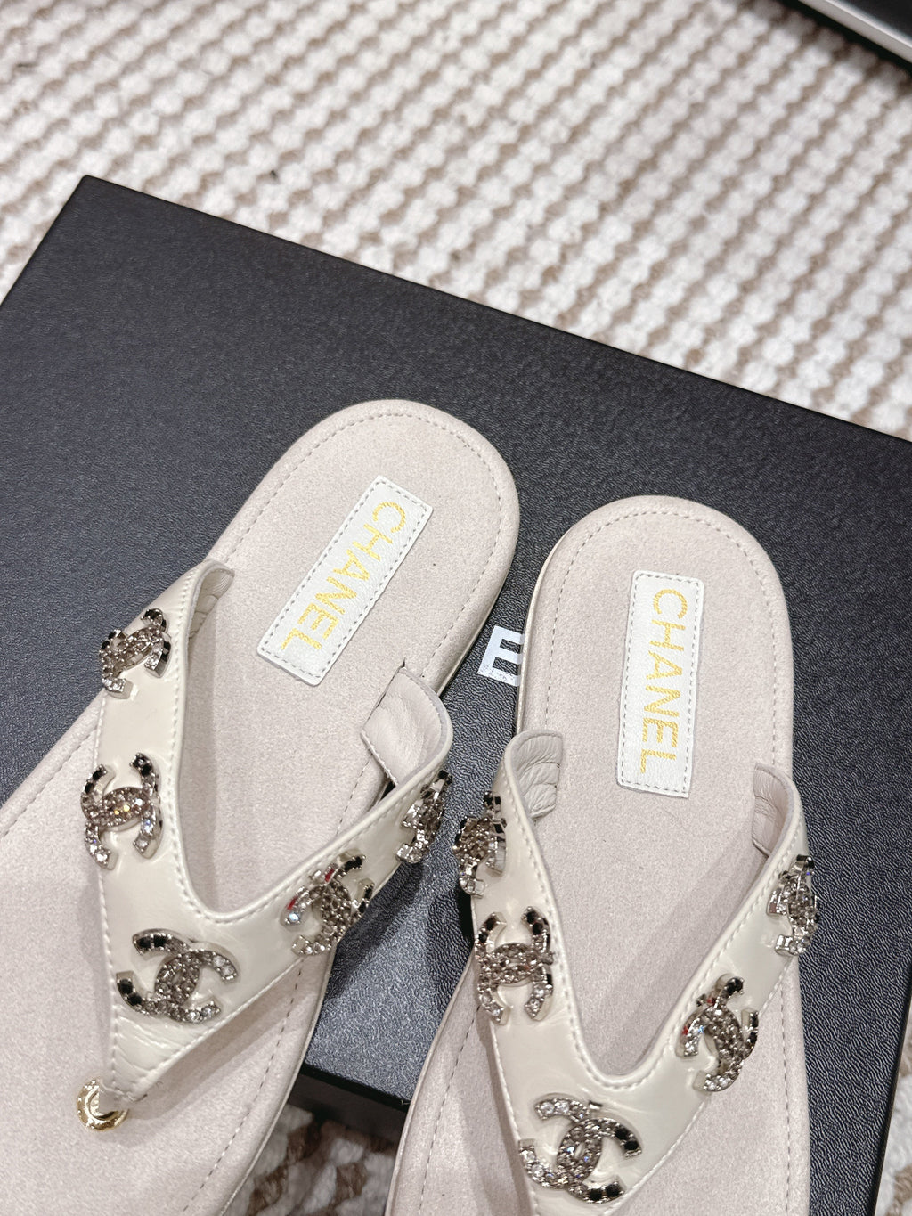 CC 26s Flip-Flop Light Beige Sheepskin 632358