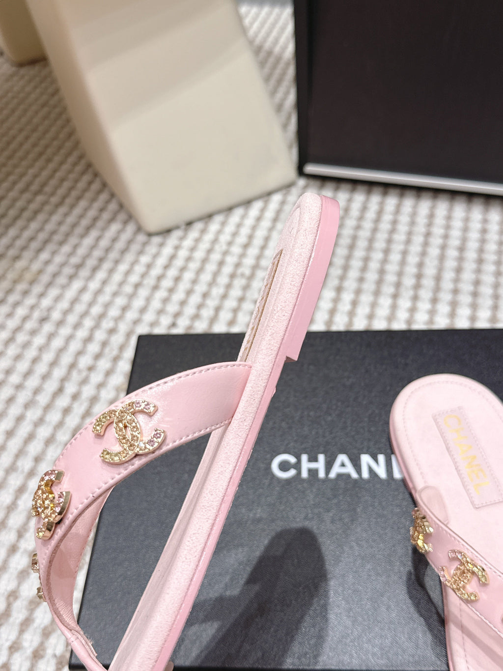 CC 26s Flip-Flop Light Pink Sheepskin 632361