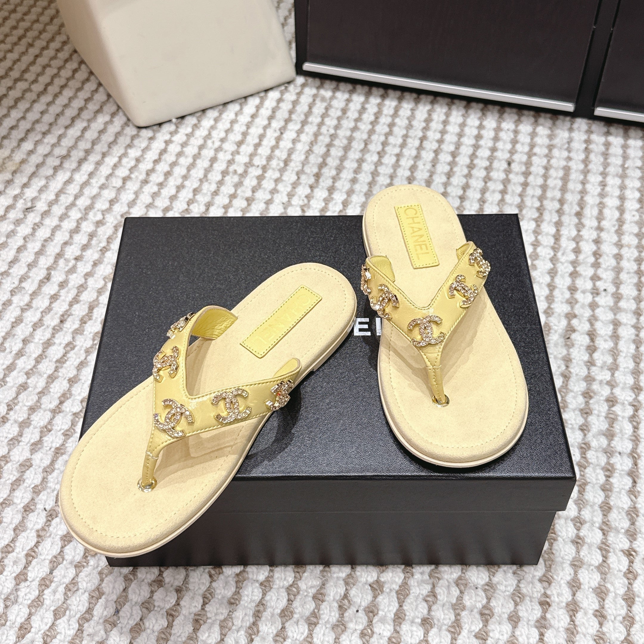 CC 26s Flip-Flop Light Yellow Sheepskin 632360