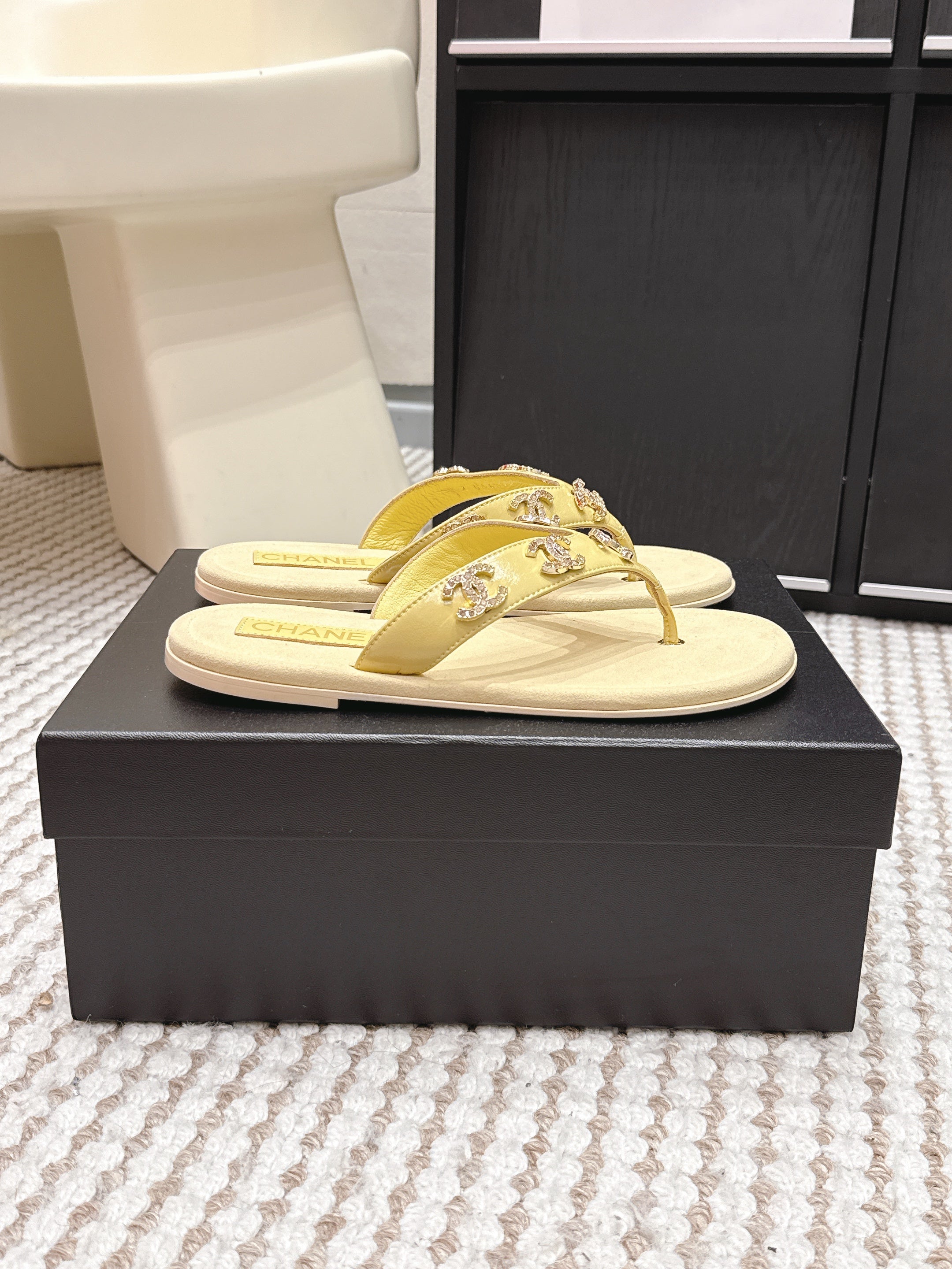CC 26s Flip-Flop Light Yellow Sheepskin 632360