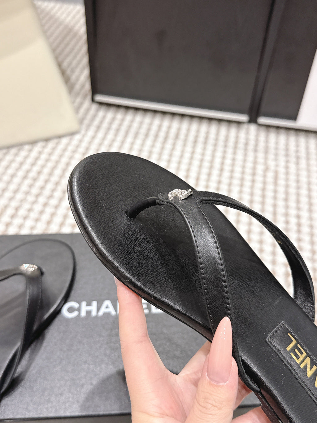 CC 26ss Flip-Flops Black Sheepskin 653598