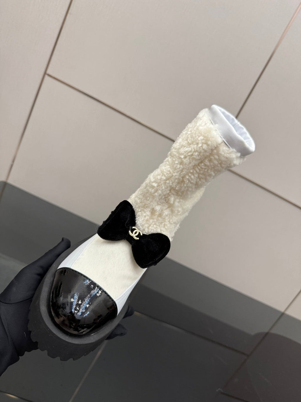 CC platform snow boots white black sheepskin and wool 532187