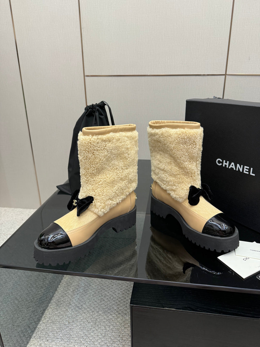 CC platform snow boots beige sheepskin and wool